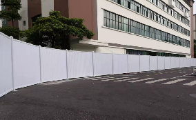 旭東施工圍擋廠家-PVC圍擋在安過程中有哪些特點(diǎn)？