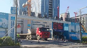 圍擋廠家、建筑施工圍擋圍深圳新材料產(chǎn)業(yè)大廈項目提供安全保障